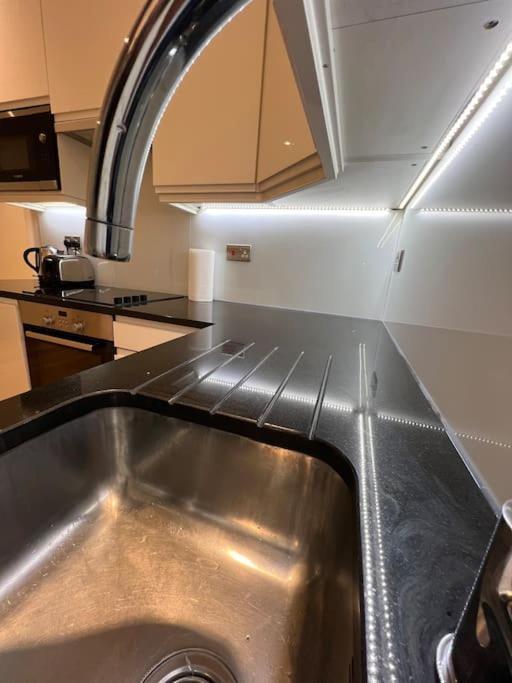 Cozy Modern Apartment In Croydon Central 외부 사진